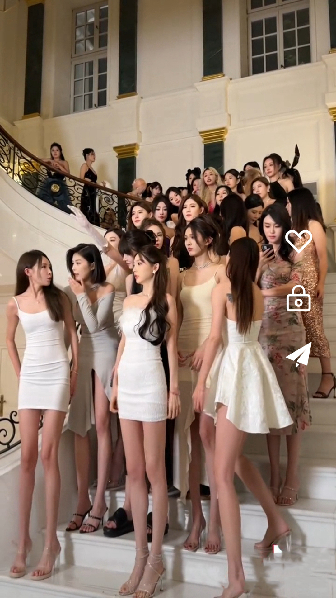 艾彩女王调教男奴视频截图